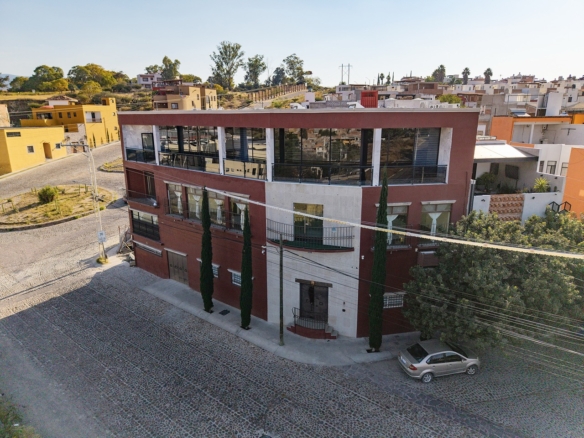 Prime Commercial Office Building in Las Brisas – Flexible, Turn-Key, and Ready for Growth